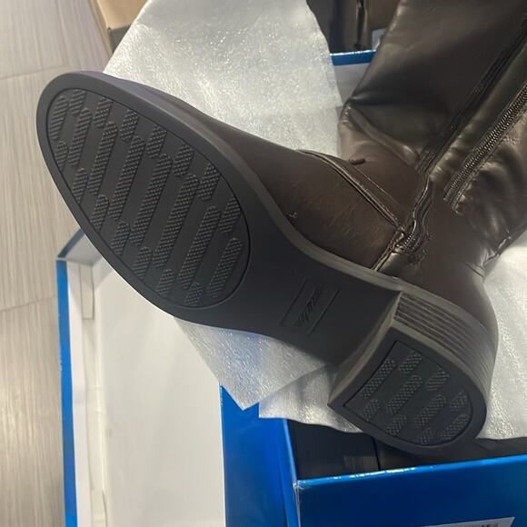 Easy Street Jewel Riding Boot 6M - Picture 10 of 12